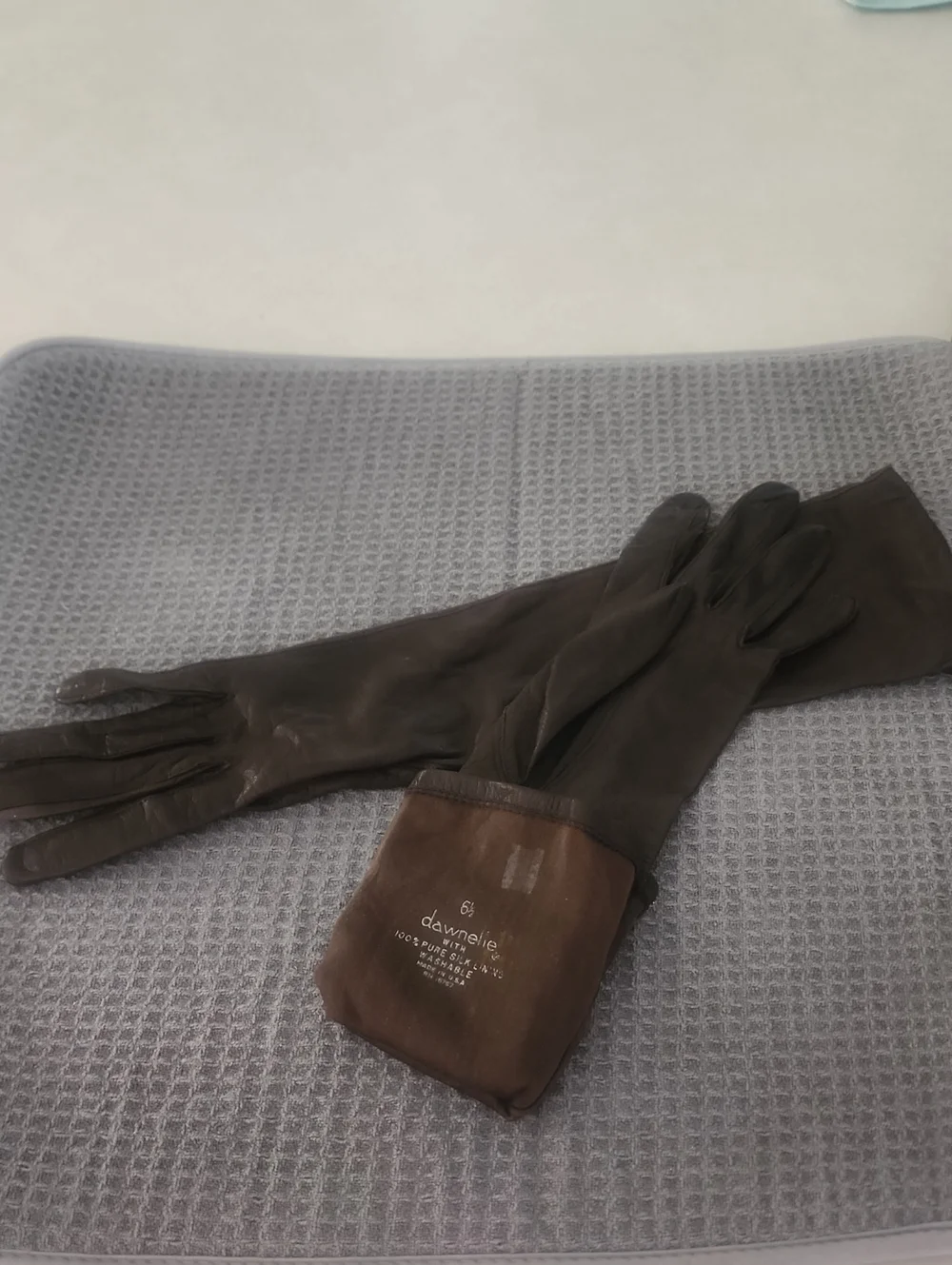 VEUC Vintage Opera Length Very Soft Silk Lined Brown Leather Dress Gloves